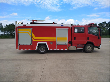 700P五十铃（国六）3.55吨泡沫消防车