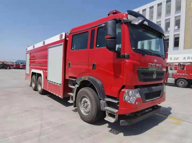 豪沃（国六）11吨干粉泡沫联用消防车