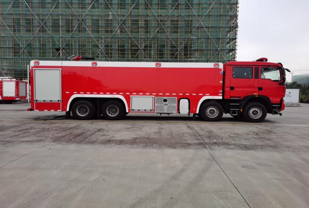 豪沃（国六）25吨水罐消防车