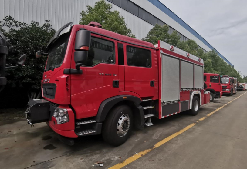 重汽豪沃抢险救援消防车